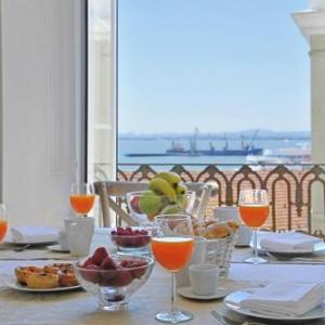 Localtraveling ALFAMA River View - Family Apartments in Lisbon