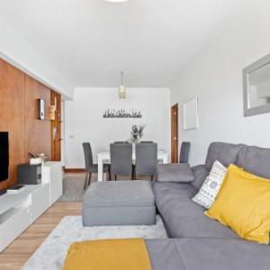 Bright Spacious Three-Bed Apartment in Lisbon