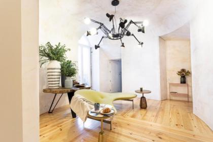 Alfama Design Suites Guesthouse - image 2
