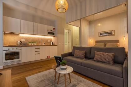 Upscale & Trendy flat in the Center - image 14