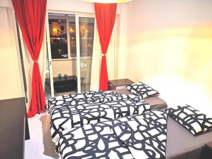 Twin Beds BedRoom sharing Wifi and Ac 300 meters from Station - image 1
