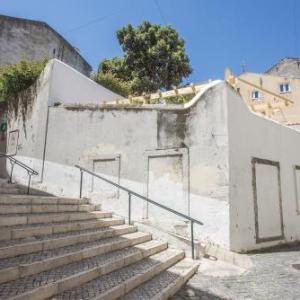 Localtraveling Cathedral  Castle   Family Apartments Lisbon 