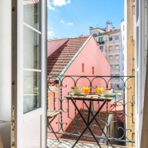 LovelyStay   Sunny flat w balcony overseeing Graca and River