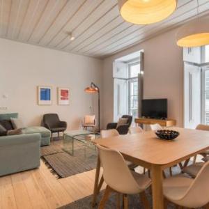LovelyStay - Charming 3 Bedroom Wonder Downtown