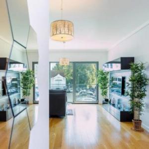 Spacious and modern Campolide Family Apt Fits 6 Lisbon