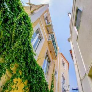 LovelyStay - Traditional Alfama View
