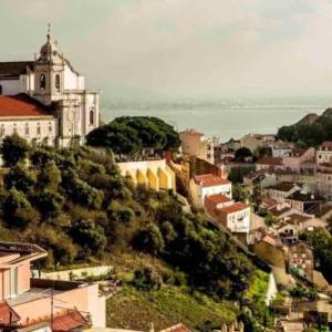 Apartment with one bedroom in Lisboa with wonderful sea view balcony and WiFi