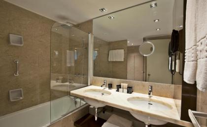 Altis Grand Hotel - image 11