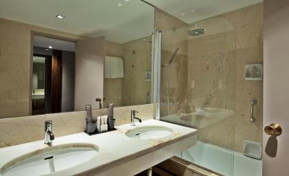 Altis Grand Hotel - image 12