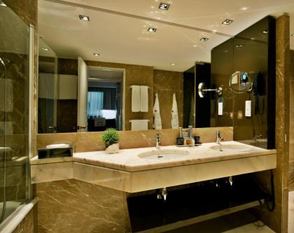 Altis Grand Hotel - image 13