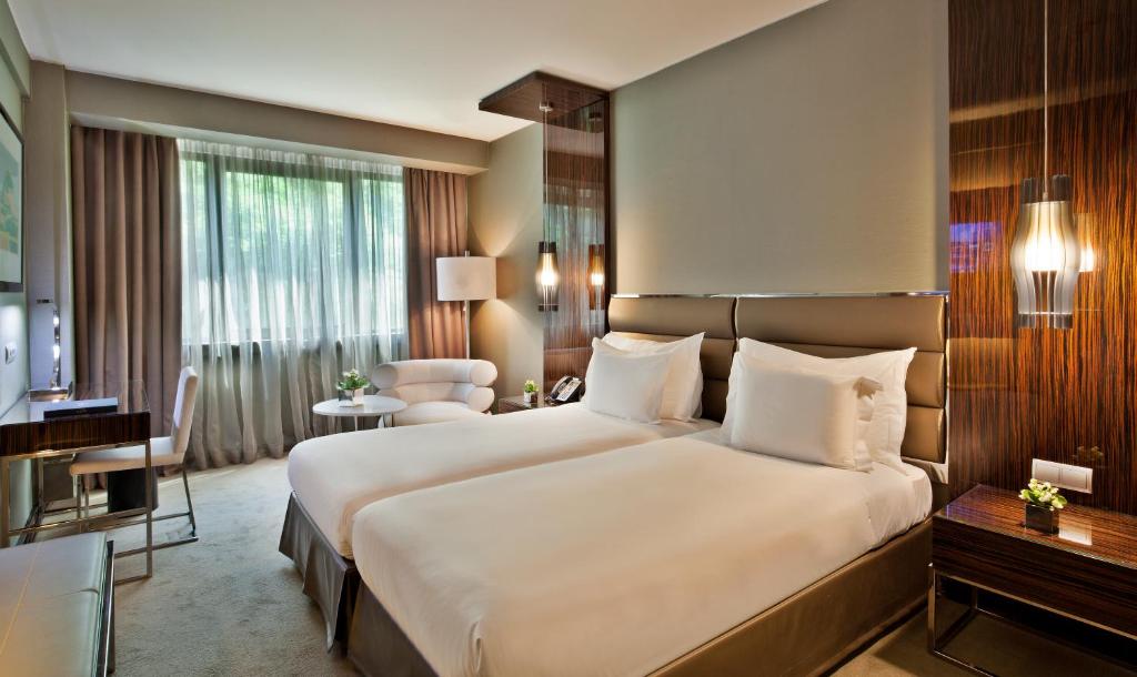 Altis Grand Hotel - image 4