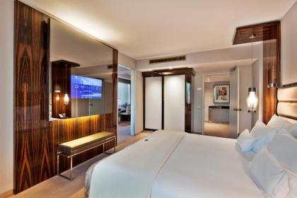 Altis Grand Hotel - image 9