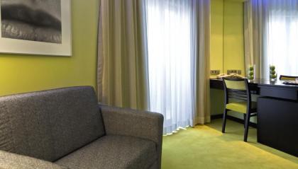 SANA Capitol Hotel - image 4