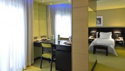 SANA Capitol Hotel - image 5