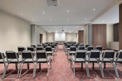 Ramada by Wyndham Lisbon - image 11