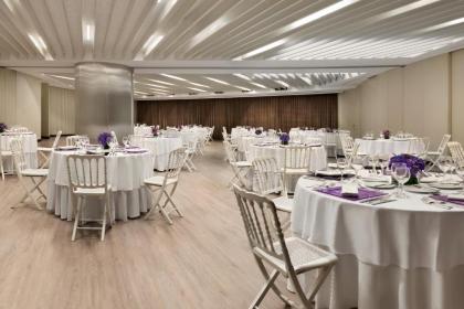 Ramada by Wyndham Lisbon - image 13