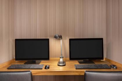 Ramada by Wyndham Lisbon - image 17