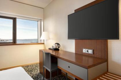 Ramada by Wyndham Lisbon - image 2