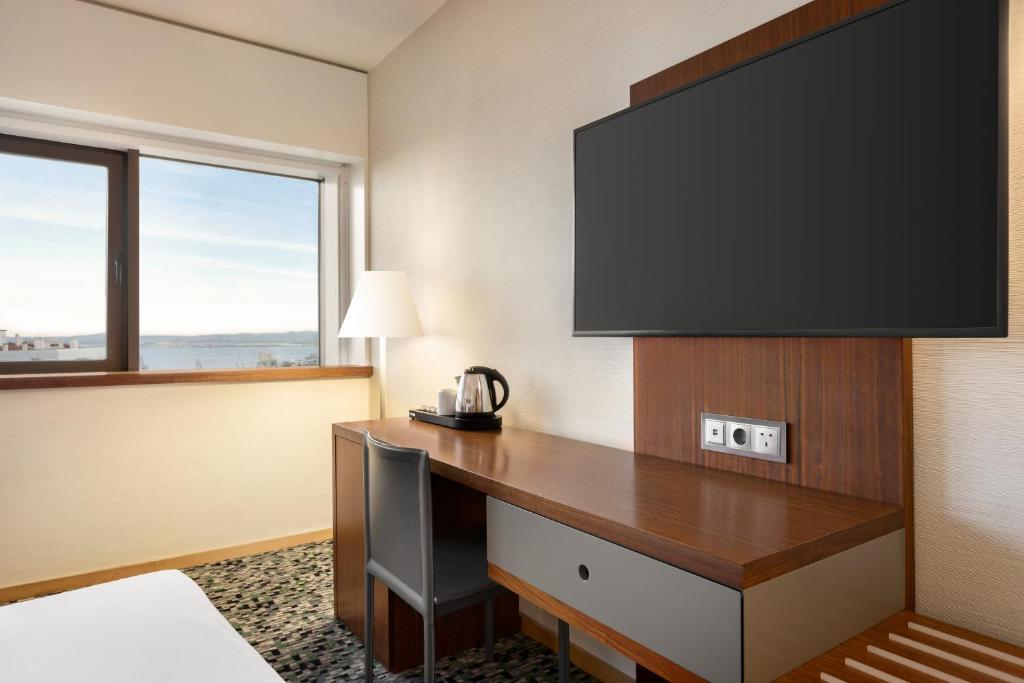Ramada by Wyndham Lisbon - image 2