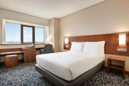 Ramada by Wyndham Lisbon - image 4