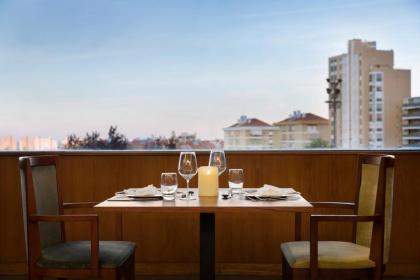 Ramada by Wyndham Lisbon - image 7