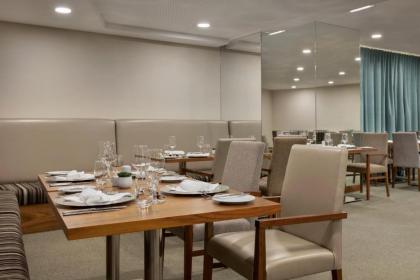 Ramada by Wyndham Lisbon - image 8
