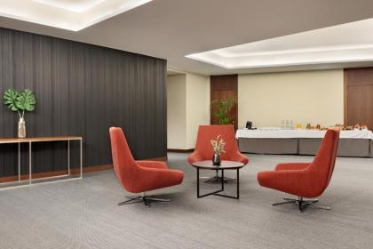 Ramada by Wyndham Lisbon - image 9