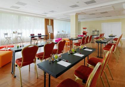 Lisbon Marriott Hotel - image 14