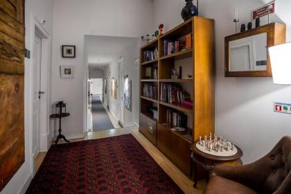 Casa do Bairro by Shiadu - image 6