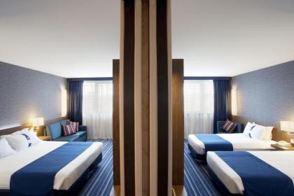 Holiday Inn Express Lisbon Airport - image 2