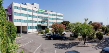 Holiday Inn Express Lisbon Airport - image 3