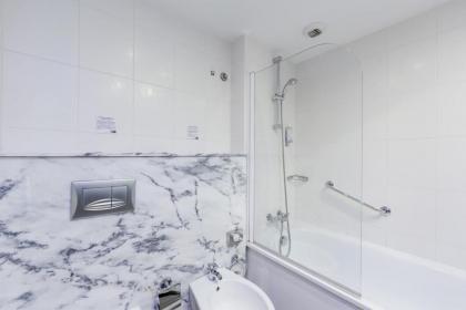 Holiday Inn Express Lisbon Airport - image 5
