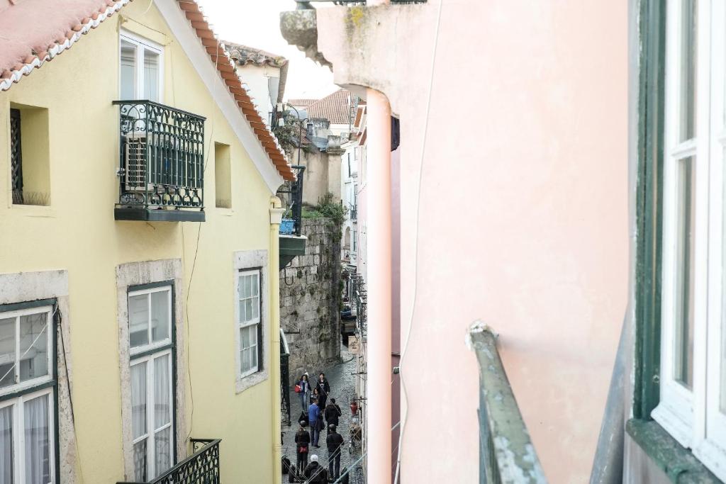 Lisbon Alfama S. Pedro Typical - image 3