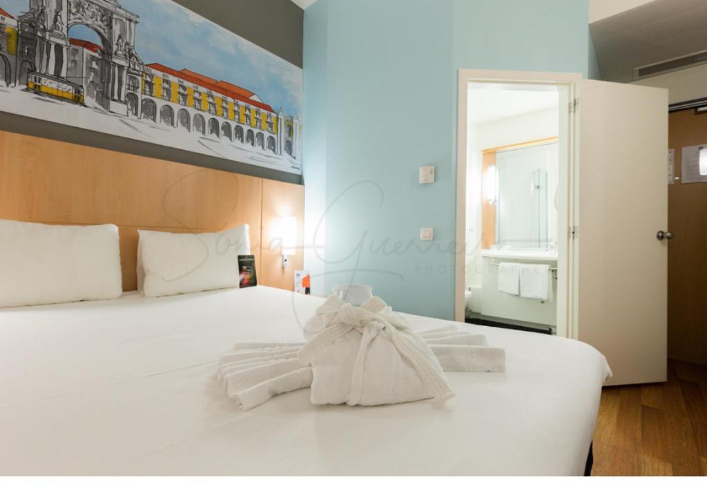 Hotel Ibis Lisboa Parque das Nações - image 2