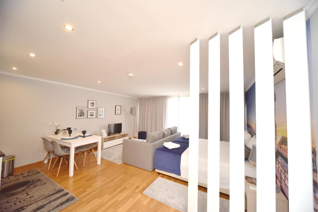 Famous Crows Lisbon Suites - image 6