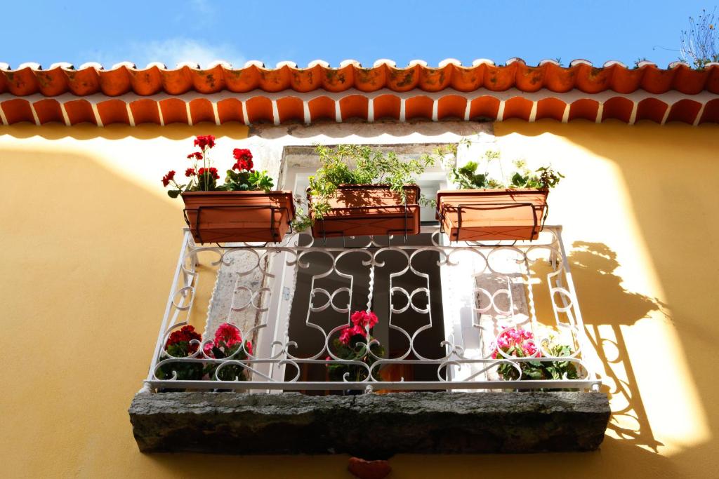 Alfama Yellow House - main image