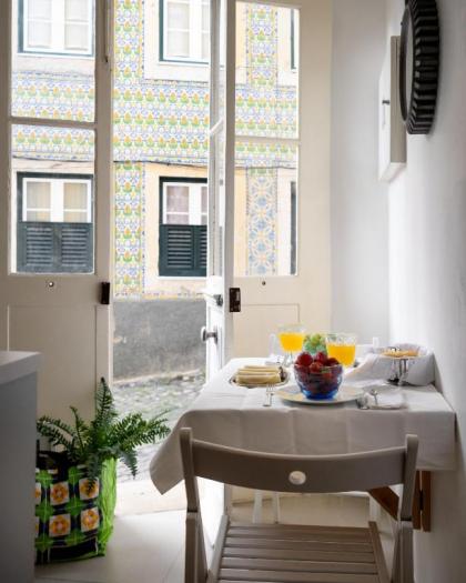 Alfama Yellow House - image 15