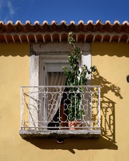 Alfama Yellow House - image 8