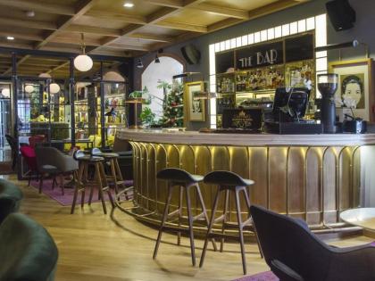 Browns Central Hotel - image 10