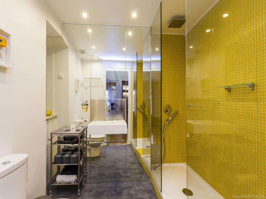Carmo Chiado Deluxe Apartment - image 3