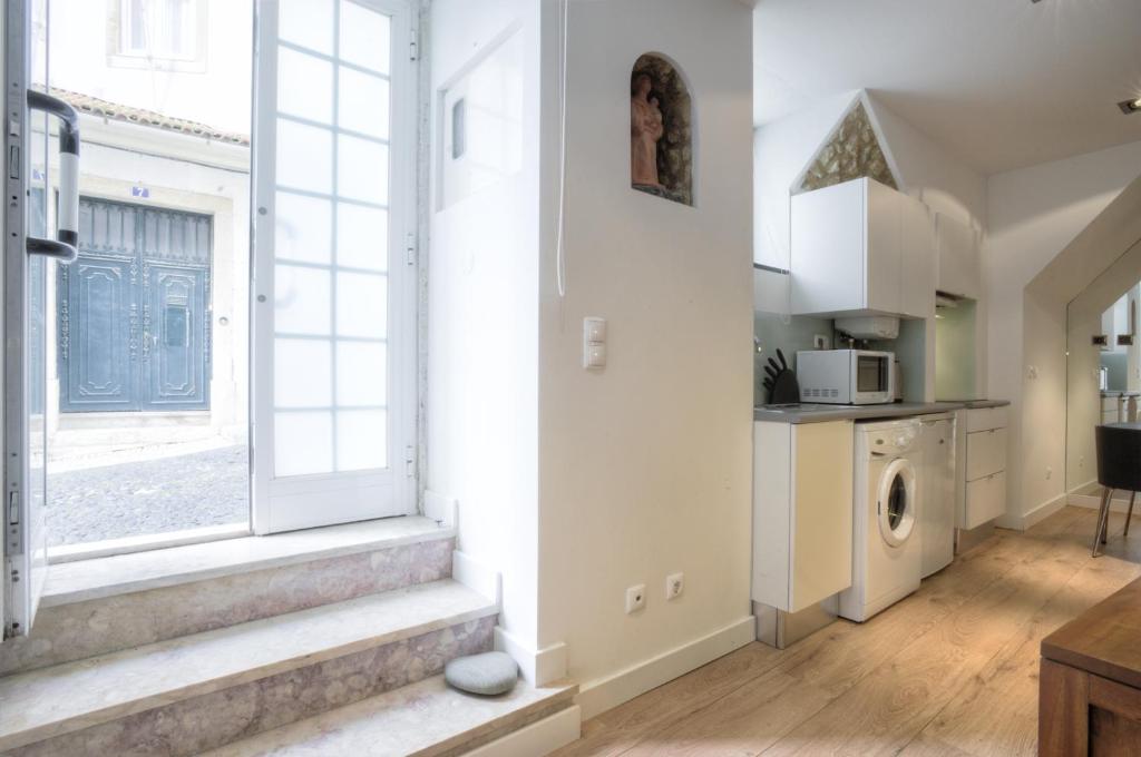 BmyGuest - Castelo Charming Flat - image 4