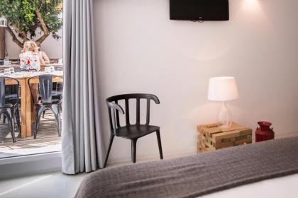 Santa Bica Eat Drink & Sleep - image 7