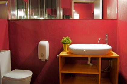 Avenue Rooms & Suites - image 3