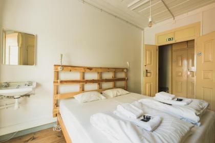 Hub New Lisbon Hostel - image 11