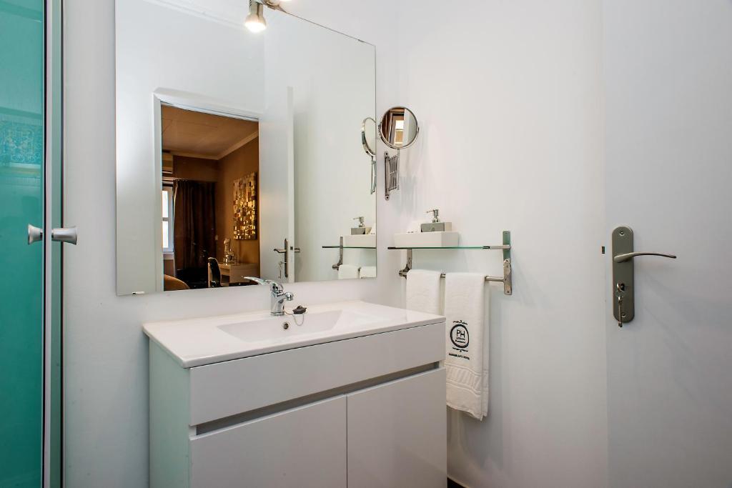 PH Downtown Suites - image 4