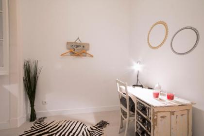 Trendy Alcantara Apartment - image 10
