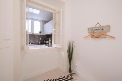 Trendy Alcantara Apartment - image 11