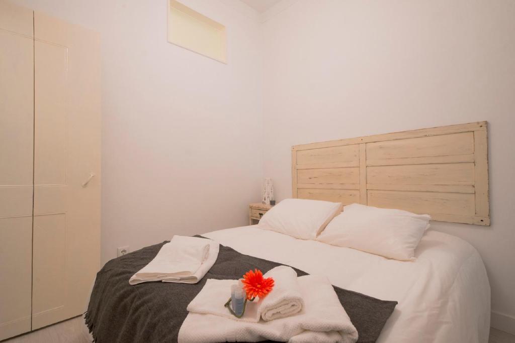 Trendy Alcantara Apartment - image 4