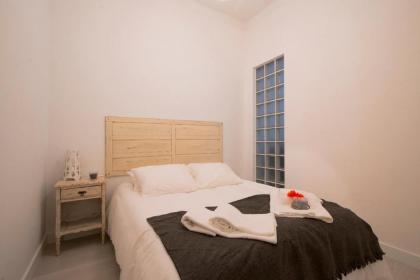 Trendy Alcantara Apartment - image 5