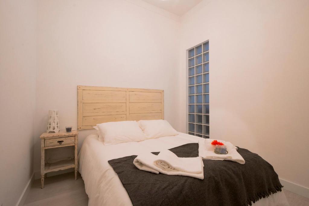 Trendy Alcantara Apartment - image 5